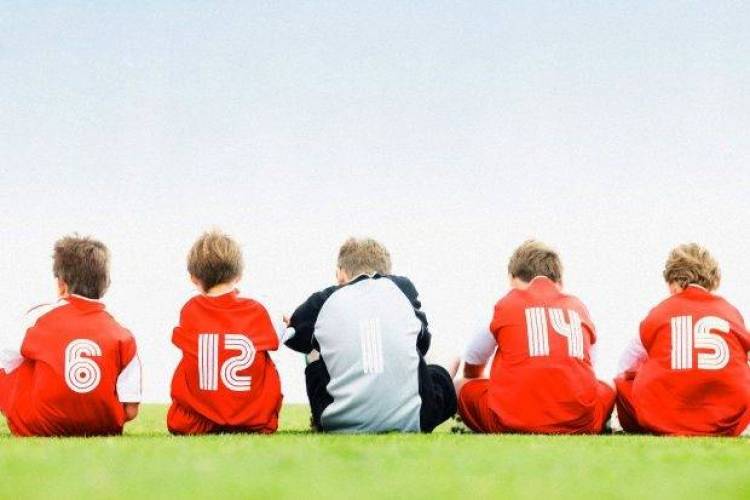 Βρίζοντας τον γιο σου στο γήπεδο