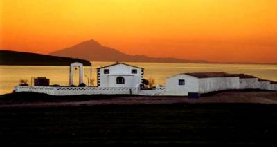 &Epsilon;&kappa;&delta;&rho;&omicron;&mu;ή &sigma;&tau;&omicron;&nu; Ά&gamma;&iota;&omicron; &Chi;&alpha;&rho;ά&lambda;&alpha;&mu;&pi;&omicron; &delta;&iota;&omicron;&rho;&gamma;&alpha;&nu;ώ&nu;&omicron;&upsilon;&nu; 6 &chi;&omega;&rho;&iota;ά &tau;&eta;&sigmaf; &Lambda;ή&mu;&nu;&omicron;&upsilon;