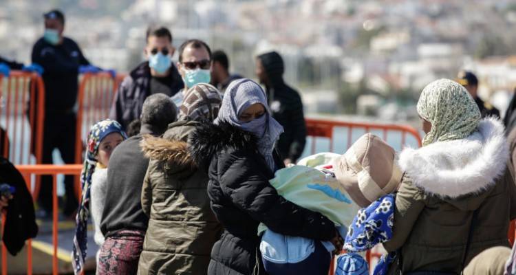 Λέσβος: Εφτασε βάρκα με 36 πρόσφυγες και μετανάστες | Θα ελεγχθούν από κλιμάκιο του ΕΟΔΥ