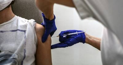 &Kappa;&omicron;&rho;&omega;&nu;&omicron;ϊό&sigmaf;: &Upsilon;&pi;&omicron;&chi;&rho;&epsilon;&omega;&tau;&iota;&kappa;ή &eta; &epsilon;&pi;ί&delta;&epsilon;&iota;&xi;&eta; &tau;&omicron;&upsilon; &pi;&iota;&sigma;&tau;&omicron;&pi;&omicron;&iota;&eta;&tau;&iota;&kappa;&omicron;ύ &epsilon;&mu;&beta;&omicron;&lambda;&iota;&alpha;&sigma;&mu;&omicron;ύ &alpha;&pi;ό &tau;&omicron;&upsilon;&sigmaf; &epsilon;&rho;&gamma;&alpha;&zeta;&omicron;&mu;έ&nu;&omicron;&upsilon;&sigmaf; &sigma;&epsilon; &iota;&delta;&iota;&omega;&tau;&iota;&kappa;ό - &delta;&eta;&mu;ό&sigma;&iota;&omicron; &tau;&omicron;&mu;έ&alpha;