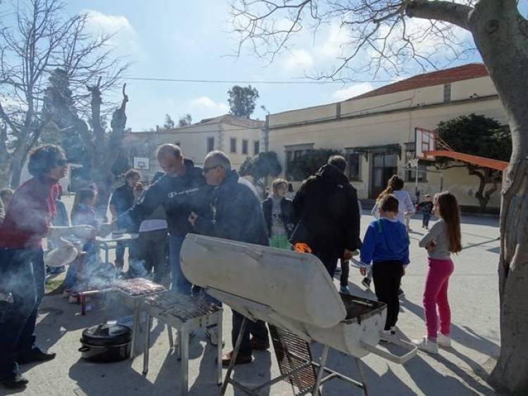 &Tau;&omicron; &tau;&sigma;ί&kappa;&nu;&iota;&sigma;&alpha;&nu; &omicron;&iota; &mu;&alpha;&theta;&eta;&tau;έ&sigmaf; &kappa;&alpha;&iota; &omicron;&iota;  &delta;ά&sigma;&kappa;&alpha;&lambda;&omicron;&iota; &tau;&omicron;&upsilon; 1&omicron;&upsilon; &Delta;&eta;&mu;&omicron;&tau;&iota;&kappa;&omicron;ύ &Sigma;&chi;&omicron;&lambda;&epsilon;ί&omicron;&upsilon; &Mu;ύ&rho;&iota;&nu;&alpha;&sigmaf;.