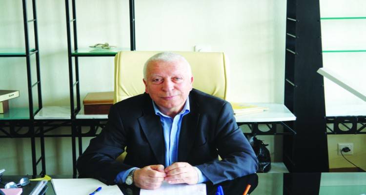 «Ροκανίζει» το χρόνο ο Μουτζούρης