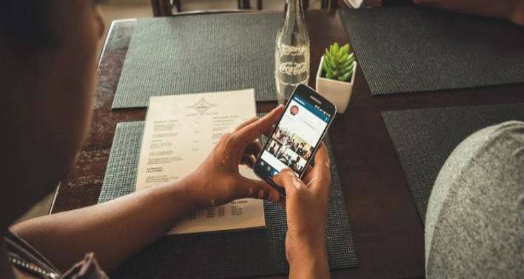 &Sigma;&alpha;&phi;ά&rho;&iota; &sigma;&epsilon;... Instagram &kappa;&alpha;&iota; Facebook &xi;&epsilon;&kappa;&iota;&nu;ά &eta; &Epsilon;&phi;&omicron;&rho;ί&alpha; | &Psi;ά&chi;&nu;&epsilon;&iota; &gamma;&iota;&alpha; &kappa;&rho;&upsilon;&mu;&mu;έ&nu;&omicron; &pi;&lambda;&omicron;ύ&tau;&omicron; &alpha;&pi;ό &phi;&omega;&tau;&omicron;&gamma;&rho;&alpha;&phi;ί&epsilon;&sigmaf;