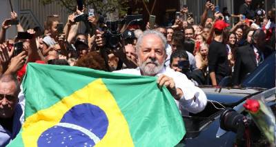 &Beta;&rho;&alpha;&zeta;&iota;&lambda;ί&alpha;: &Omicron; &Lambda;&omicron;ύ&lambda;&alpha; &kappa;έ&rho;&delta;&iota;&sigma;&epsilon; &tau;&omicron;&nu; &Mu;&pi;&omicron;&lambda;&sigma;&omicron;&nu;ά&rho;&omicron;&upsilon; &sigma;&tau;&iota;&sigmaf; &epsilon;&kappa;&lambda;&omicron;&gamma;έ&sigmaf; | &Delta;&epsilon;&sigma;&mu;&epsilon;ύ&tau;&eta;&kappa;&epsilon; &gamma;&iota;&alpha; &epsilon;&nu;ό&tau;&eta;&tau;&alpha; &laquo;&eta; &chi;ώ&rho;&alpha; &delta;&epsilon;&nu; &theta;&alpha; &epsilon;ί&nu;&alpha;&iota; &pi;&iota;&alpha; &pi;&alpha;&rho;ί&alpha;&sigmaf;&raquo;