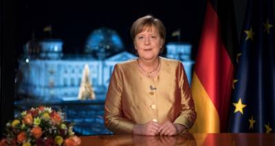 &Delta;&iota;ά&gamma;&gamma;&epsilon;&lambda;&mu;&alpha; &Mu;έ&rho;&kappa;&epsilon;&lambda; &gamma;&iota;&alpha; &tau;&eta; &nu;έ&alpha; &chi;&rho;&omicron;&nu;&iota;ά: &laquo;&Eta; &Gamma;&epsilon;&rho;&mu;&alpha;&nu;ί&alpha; &delta;&epsilon;&nu; έ&chi;&epsilon;&iota; &xi;&epsilon;&pi;&epsilon;&rho;ά&sigma;&epsilon;&iota; &tau;&eta;&nu; &iota;&sigma;&tau;&omicron;&rho;&iota;&kappa;ή &kappa;&rho;ί&sigma;&eta; &tau;&eta;&sigmaf; &pi;&alpha;&nu;&delta;&eta;&mu;ί&alpha;&sigmaf;&raquo;