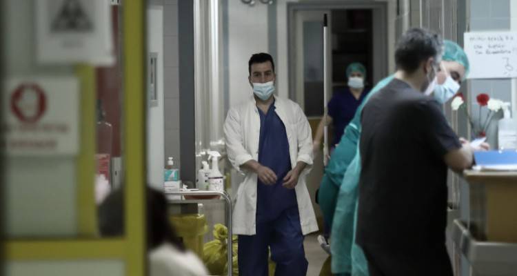 &Kappa;&omicron;&rho;&omega;&nu;&omicron;ϊό&sigmaf;: 407 &nu;έ&alpha; &kappa;&rho;&omicron;ύ&sigma;&mu;&alpha;&tau;&alpha; | 4 &theta;ά&nu;&alpha;&tau;&omicron;&iota;, 88 &delta;&iota;&alpha;&sigma;&omega;&lambda;&eta;&nu;&omega;&mu;έ&nu;&omicron;&iota;