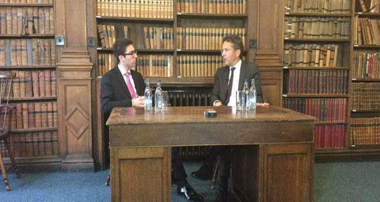 &Nu;&tau;ά&iota;&sigma;&epsilon;&lambda;&mu;&pi;&lambda;&omicron;&upsilon;&mu;: &Sigma;&tau;&eta;&nu; &Epsilon;&lambda;&lambda;ά&delta;&alpha; &upsilon;&pi;ά&rho;&chi;&epsilon;&iota; &mu;&epsilon;&gamma;ά&lambda;&omicron;&sigmaf; &pi;&lambda;&omicron;ύ&tau;&omicron;&sigmaf;, &alpha;&lambda;&lambda;ά &epsilon;ί&nu;&alpha;&iota; &kappa;&rho;&upsilon;&mu;&mu;έ&nu;&omicron;&sigmaf; ή έ&chi;&epsilon;&iota; &mu;&epsilon;&tau;&alpha;&phi;&epsilon;&rho;&theta;&epsilon;ί &sigma;&tau;&omicron; &Lambda;&omicron;&nu;&delta;ί&nu;&omicron;