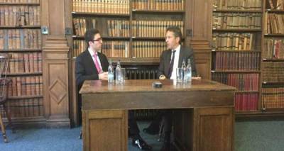 &Nu;&tau;ά&iota;&sigma;&epsilon;&lambda;&mu;&pi;&lambda;&omicron;&upsilon;&mu;: &Sigma;&tau;&eta;&nu; &Epsilon;&lambda;&lambda;ά&delta;&alpha; &upsilon;&pi;ά&rho;&chi;&epsilon;&iota; &mu;&epsilon;&gamma;ά&lambda;&omicron;&sigmaf; &pi;&lambda;&omicron;ύ&tau;&omicron;&sigmaf;, &alpha;&lambda;&lambda;ά &epsilon;ί&nu;&alpha;&iota; &kappa;&rho;&upsilon;&mu;&mu;έ&nu;&omicron;&sigmaf; ή έ&chi;&epsilon;&iota; &mu;&epsilon;&tau;&alpha;&phi;&epsilon;&rho;&theta;&epsilon;ί &sigma;&tau;&omicron; &Lambda;&omicron;&nu;&delta;ί&nu;&omicron;