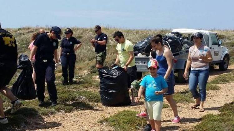 &Epsilon;&theta;&epsilon;&lambda;&omicron;&nu;&tau;&iota;&kappa;ό&sigmaf; &kappa;&alpha;&theta;&alpha;&rho;&iota;&sigma;&mu;ό&sigmaf; &kappa;&alpha;&iota; &pi;&omicron;&delta;&eta;&lambda;&alpha;&tau;&omicron;&pi;&omicron;&rho;&epsilon;ί&alpha; &sigma;&tau;&omicron; &Mu;&omicron;ύ&delta;&rho;&omicron; &sigma;&tau;&alpha; &pi;&lambda;&alpha;ί&sigma;&iota;&alpha; &tau;&eta;&sigmaf; &Pi;&alpha;&gamma;&kappa;ό&sigma;&mu;&iota;&alpha;&sigmaf; &Eta;&mu;έ&rho;&alpha;&sigmaf; &Pi;&epsilon;&rho;&iota;&beta;ά&lambda;&lambda;&omicron;&nu;&tau;&omicron;&sigmaf;