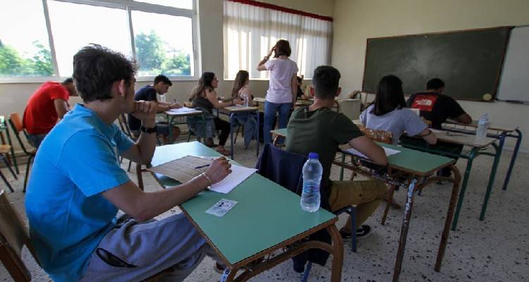Πανελλαδικές: Αύξηση των βάσεων στις περιζήτητες σχολές | Πτώση στα περιφερειακά ΑΕΙ