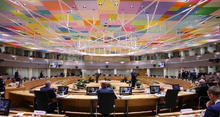 &Epsilon;&iota;&sigma;&beta;&omicron;&lambda;ή &sigma;&tau;&eta;&nu; &Omicron;&upsilon;&kappa;&rho;&alpha;&nu;ί&alpha; | &Sigma;ύ&nu;&omicron;&delta;&omicron;&sigmaf; &Kappa;&omicron;&rho;&upsilon;&phi;ή&sigmaf;: &Chi;&omega;&rho;ί&sigmaf; &kappa;&iota;&nu;&eta;&tau;ά &kappa;&alpha;&iota; laptop &eta; &sigma;&upsilon;&nu;ά&nu;&tau;&eta;&sigma;&eta; &tau;&omega;&nu; &Epsilon;&upsilon;&rho;&omega;&pi;&alpha;ί&omega;&nu; &eta;&gamma;&epsilon;&tau;ώ&nu;