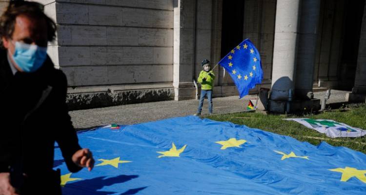&Mu;&pi;&rho;&omicron;&sigma;&tau;ά &sigma;&epsilon; &nu;έ&alpha; &kappa;&rho;ί&sigma;&eta; &Chi;&rho;έ&omicron;&upsilon;&sigmaf; &eta; &Epsilon;&upsilon;&rho;ώ&pi;&eta; | &Alpha;&nu;&alpha;&lambda;&upsilon;&tau;έ&sigmaf;, &epsilon;&rho;&epsilon;&upsilon;&nu;&eta;&tau;έ&sigmaf;, &pi;&omicron;&lambda;&iota;&tau;&iota;&kappa;&omicron;ί &kappa;&rho;&omicron;ύ&omicron;&upsilon;&nu; &tau;&omicron;&nu; &kappa;ώ&delta;&omega;&nu;&alpha; &tau;&omicron;&upsilon; &kappa;&iota;&nu;&delta;ύ&nu;&omicron;&upsilon;