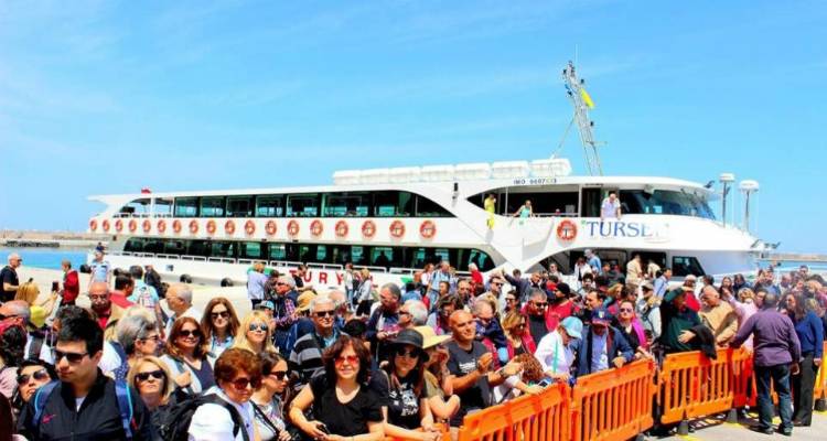 &Mu;&epsilon;&iota;ώ&theta;&eta;&kappa;&alpha;&nu; &omicron;&iota; &Tau;&omicron;ύ&rho;&kappa;&omicron;&iota; &tau;&omicron;&upsilon;&rho;ί&sigma;&tau;&epsilon;&sigmaf; &sigma;&tau;&alpha; &nu;&eta;&sigma;&iota;ά &tau;&omicron;&upsilon; &beta;&omicron;&rho;&epsilon;ί&omicron;&upsilon; &Alpha;&iota;&gamma;&alpha;ί&omicron;&upsilon; &tau;&omicron; 2018