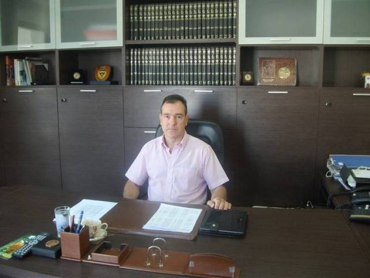 &Gamma;&iota;&alpha;&rho;&mu;&alpha;&delta;&omicron;ύ&rho;&omicron;&sigmaf;: &laquo;&Kappa;&alpha;&nu;&omicron;&nu;&iota;&kappa;ά &eta; &alpha;&upsilon;&rho;&iota;&alpha;&nu;ή &mu;&epsilon;&tau;&alpha;&kappa;ί&nu;&eta;&sigma;&eta; &tau;&omega;&nu; &mu;&alpha;&theta;&eta;&tau;ώ&nu; &sigma;&tau;&alpha; &sigma;&chi;&omicron;&lambda;&epsilon;ί&alpha; &tau;&eta;&sigmaf; &Lambda;ή&mu;&nu;&omicron;&upsilon;&raquo;