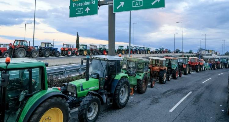 &Alpha;&gamma;&rho;ό&tau;&epsilon;&sigmaf;: &Chi;&rho;&iota;&sigma;&tau;&omicron;ύ&gamma;&epsilon;&nu;&nu;&alpha; &sigma;&tau;&alpha; &mu;&pi;&lambda;ό&kappa;&alpha; -&laquo;Ό&chi;&iota;&raquo; &sigma;&tau;&omicron;&nu; &delta;&iota;ά&lambda;&omicron;&gamma;&omicron; &mu;&epsilon; &tau;&eta;&nu; &kappa;&upsilon;&beta;έ&rho;&nu;&eta;&sigma;&eta;, &nu;έ&alpha; &sigma;ύ&sigma;&kappa;&epsilon;&psi;&eta; &sigma;&tau;&eta; &Nu;ί&kappa;&alpha;&iota;&alpha; &Lambda;ά&rho;&iota;&sigma;&alpha;&sigmaf; &tau;&omicron; &mu;&epsilon;&sigma;&eta;&mu;έ&rho;&iota;