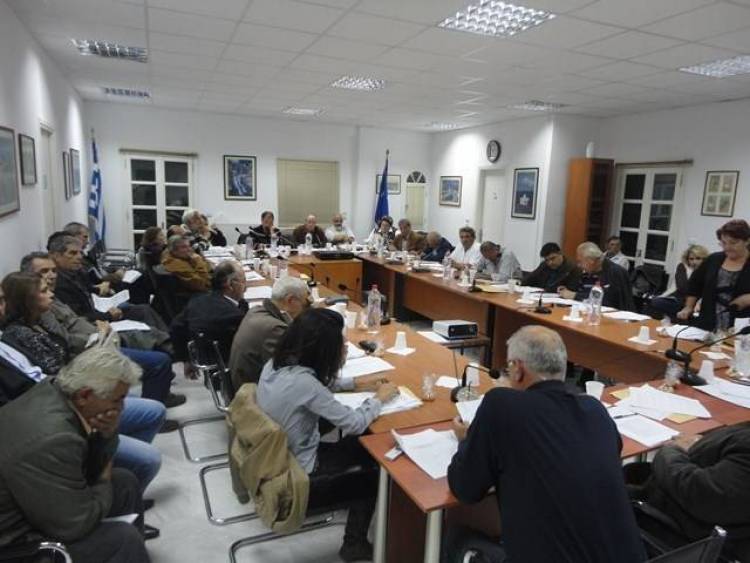 &Pi;&alpha;&rho;&alpha;&iota;&tau;ή&sigma;&epsilon;&iota;&sigmaf;, &alpha;&pi;&epsilon;&iota;&lambda;έ&sigmaf; &kappa;&alpha;&iota; έ&nu;&tau;&alpha;&sigma;&eta; &sigma;&tau;&omicron; &Delta;&eta;&mu;&omicron;&tau;&iota;&kappa;ό &Sigma;&upsilon;&mu;&beta;&omicron;ύ&lambda;&iota;&omicron; &tau;&eta;&sigmaf; &Tau;&rho;ί&tau;&eta;&sigmaf; (Video + &Phi;ώ&tau;&omicron;)