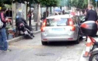 Η τρόικα...τράκαρε με μηχανάκι!