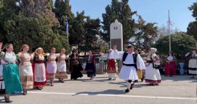 &Chi;&omicron;&rho;&epsilon;&upsilon;&tau;&iota;&kappa;ό&sigmaf; Ό&mu;&iota;&lambda;&omicron;&sigmaf; &Lambda;ή&mu;&nu;&omicron;&upsilon;: &Gamma;&iota;&alpha; &pi;&rho;ώ&tau;&eta; &phi;&omicron;&rho;ά &chi;&omicron;&rho;&epsilon;&upsilon;&tau;&iota;&kappa;ή &nu;ό&tau;&alpha; &sigma;&tau;&omicron;&nu; &epsilon;&omicron;&rho;&tau;&alpha;&sigma;&mu;ό &tau;&eta;&sigmaf; 25&eta;&sigmaf; &Mu;&alpha;&rho;&tau;ί&omicron;&upsilon; (videos)