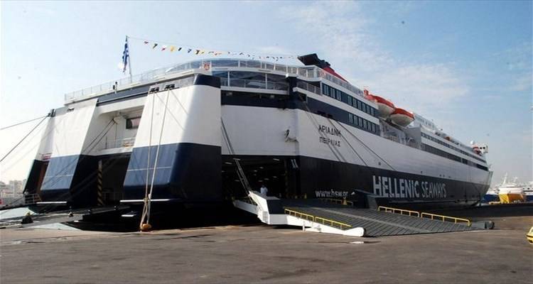 &Tau;&eta;&lambda;&epsilon;&phi;ώ&nu;&eta;&mu;&alpha; &gamma;&iota;&alpha; &beta;ό&mu;&beta;&alpha; &sigma;&tau;&omicron; &pi;&lambda;&omicron;ί&omicron; &laquo;&Alpha;&rho;&iota;ά&delta;&nu;&eta;&raquo; &pi;&omicron;&upsilon; έ&rho;&chi;&omicron;&nu;&tau;&alpha;&nu; &Lambda;ή&mu;&nu;&omicron;