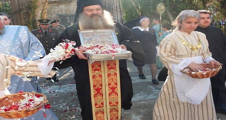 &Mu;&epsilon; &lambda;&alpha;&mu;&pi;&rho;ό&tau;&eta;&tau;&alpha; &kappa;&alpha;&iota; &theta;&rho;&eta;&sigma;&kappa;&epsilon;&upsilon;&tau;&iota;&kappa;ή &epsilon;&upsilon;&lambda;ά&beta;&epsilon;&iota;&alpha; &upsilon;&pi;&omicron;&delta;έ&chi;&theta;&eta;&kappa;&epsilon; &omicron; &Mu;&omicron;ύ&delta;&rho;&omicron;&sigmaf; &tau;&omicron; &Tau;ί&mu;&iota;&omicron; &Xi;ύ&lambda;&omicron; &alpha;&pi;ό &tau;&omicron; Ά&gamma;&iota;&omicron; Ό&rho;&omicron;&sigmaf; (photos)