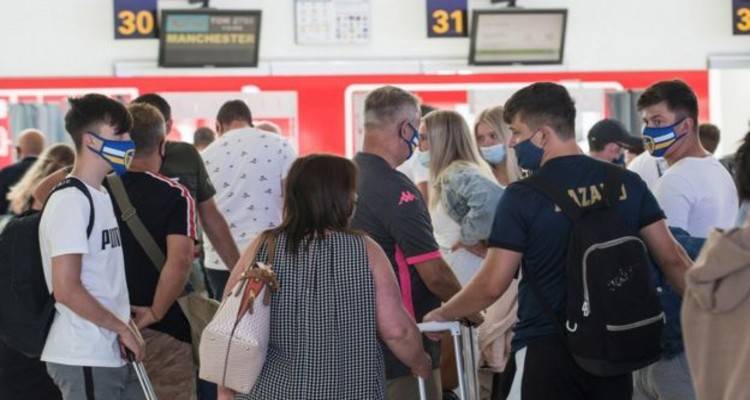 Σε “χαώδη κατάσταση” οι διακοπές των Βρετανών