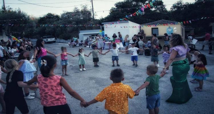 &Tau;&alpha; &Kappa;&alpha;&mu;ί&nu;&iota;&alpha; &gamma;έ&mu;&iota;&sigma;&alpha;&nu; &pi;&alpha;&iota;&delta;&iota;&kappa;έ&sigmaf; &phi;&omega;&nu;έ&sigmaf; &kappa;&alpha;&iota; &chi;&rho;ώ&mu;&alpha;&tau;&alpha;!