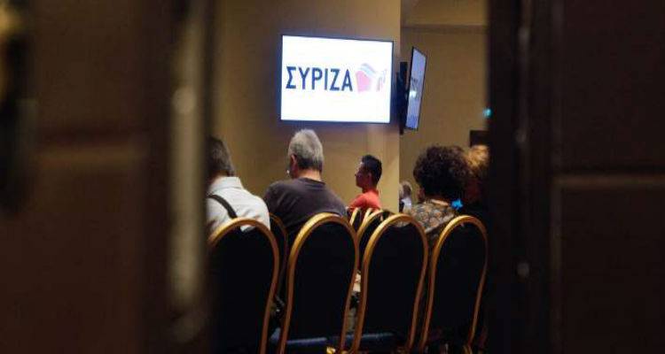 &Gamma;&kappa;&rho;ί&nu;&iota;&epsilon;&sigmaf;, &alpha;&iota;&chi;&mu;έ&sigmaf; &kappa;&alpha;&iota; &pi;&alpha;&rho;ά&pi;&omicron;&nu;&alpha; &sigma;&tau;&eta;&nu; &Kappa;&Epsilon; &tau;&omicron;&upsilon; &Sigma;&Upsilon;&Rho;&Iota;&Zeta;&Alpha; | &Omicron;&mu;ό&phi;&omega;&nu;&alpha; &pi;έ&rho;&alpha;&sigma;&epsilon; &tau;&omicron; &sigma;&chi;έ&delta;&iota;&omicron; &pi;&omicron;&lambda;&iota;&tau;&iota;&kappa;ή&sigmaf; &alpha;&pi;ό&phi;&alpha;&sigma;&eta;&sigmaf;
