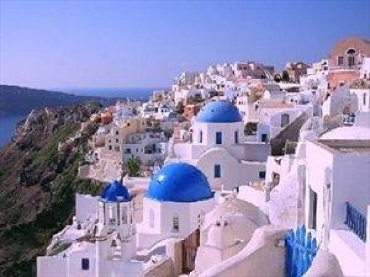 Στη Σαντορίνη δύο υπουργοί για τα μπλακ-άουτ