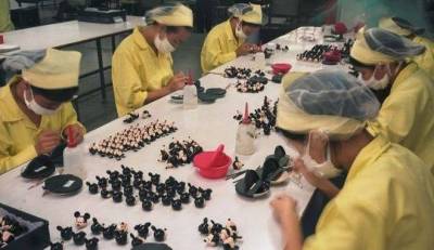 &Omicron;&iota; &laquo;&sigma;&kappa;&lambda;ά&beta;&omicron;&iota;&raquo; &tau;&omega;&nu; &pi;&alpha;&iota;&chi;&nu;&iota;&delta;&iota;ώ&nu;