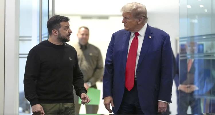 &Gamma;&iota;&alpha;&tau;ί &omicron; &Tau;&rho;&alpha;&mu;&pi; &beta;ά&zeta;&epsilon;&iota; &sigma;&tau;&omicron; &sigma;&tau;ό&chi;&alpha;&sigma;&tau;&rho;&omicron; &tau;&omicron;&nu; &Zeta;&epsilon;&lambda;έ&nu;&sigma;&kappa;&iota; &kappa;&alpha;&iota; &epsilon;&pi;&iota;&mu;έ&nu;&epsilon;&iota; &gamma;&iota;&alpha; &epsilon;&kappa;&lambda;&omicron;&gamma;έ&sigmaf; &sigma;&tau;&eta;&nu; &Omicron;&upsilon;&kappa;&rho;&alpha;&nu;ί&alpha;