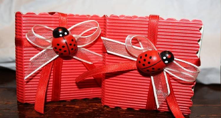 Πώς να αγοράσετε μπομπονιέρες online - 3 απλά βήματα