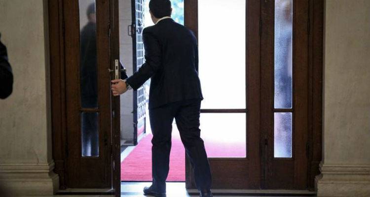&Kappa;&rho;ί&sigma;&iota;&mu;&epsilon;&sigmaf; &delta;&iota;&alpha;&beta;&omicron;&upsilon;&lambda;&epsilon;ύ&sigma;&epsilon;&iota;&sigmaf; &epsilon;&nu;ό&psi;&epsilon;&iota; Eurogroup: &Sigma;ή&mu;&epsilon;&rho;&alpha; &eta; &sigma;&upsilon;&nu;ά&nu;&tau;&eta;&sigma;&eta; &Tau;&sigma;ί&pi;&rho;&alpha; - &Lambda;&epsilon; &Mu;&epsilon;&rho;