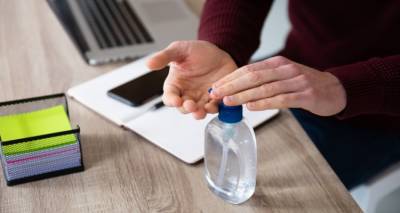 Μπορεί τα απολυμαντικά χεριών να προκαλούν καρκίνο; Η ΕΕ επανεξετάζει την ασφάλεια της αιθανόλης