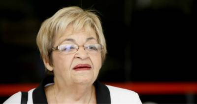 Έ&phi;&upsilon;&gamma;&epsilon; &alpha;&pi;ό &tau;&eta; &zeta;&omega;ή &eta; &Chi;&rho;&upsilon;&sigma;&omicron;ύ&lambda;&alpha; &Gamma;&iota;&alpha;&tau;&alpha;&gamma;ά&nu;&alpha;, &pi;&rho;ώ&eta;&nu; &beta;&omicron;&upsilon;&lambda;&epsilon;&upsilon;&tau;ή&sigmaf; &tau;&omega;&nu; &Alpha;&Nu;&Epsilon;&Lambda;