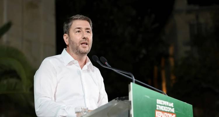 &Alpha;&upsilon;&tau;έ&sigmaf; &epsilon;ί&nu;&alpha;&iota; &omicron;&iota; &alpha;&lambda;&lambda;&alpha;&gamma;έ&sigmaf; &pi;&omicron;&upsilon; &alpha;&pi;&omicron;&phi;ά&sigma;&iota;&sigma;&epsilon; &omicron; &Alpha;&nu;&delta;&rho;&omicron;&upsilon;&lambda;ά&kappa;&eta;&sigmaf; -&Omicron;&iota; &rho;ό&lambda;&omicron;&iota; &sigma;&epsilon; &Delta;&omicron;ύ&kappa;&alpha;, &Delta;&iota;&alpha;&mu;&alpha;&nu;&tau;&omicron;&pi;&omicron;ύ&lambda;&omicron;&upsilon;, &Gamma;&epsilon;&rho;&omicron;&upsilon;&lambda;ά&nu;&omicron;