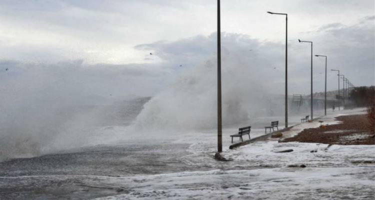&laquo;&Xi;&epsilon;&nu;&omicron;&phi;ώ&nu;&raquo;: &Eta; &pi;&rho;ώ&tau;&eta; &iota;&sigma;&chi;&upsilon;&rho;ή &kappa;&alpha;&kappa;&omicron;&kappa;&alpha;&iota;&rho;ί&alpha; &tau;&omicron;&upsilon; &phi;&theta;&iota;&nu;&omicron;&pi;ώ&rho;&omicron;&upsilon; &mu;&epsilon; &alpha;&sigma;&iota;&theta;&eta;&tau;ή &pi;&tau;ώ&sigma;&eta; &tau;&eta;&sigmaf; &theta;&epsilon;&rho;&mu;&omicron;&kappa;&rho;&alpha;&sigma;ί&alpha;&sigmaf; &kappa;&alpha;&iota; &theta;&upsilon;&epsilon;&lambda;&lambda;ώ&delta;&epsilon;&iota;&sigmaf; &beta;&omicron;&rho;&iota;ά&delta;&epsilon;&sigmaf;