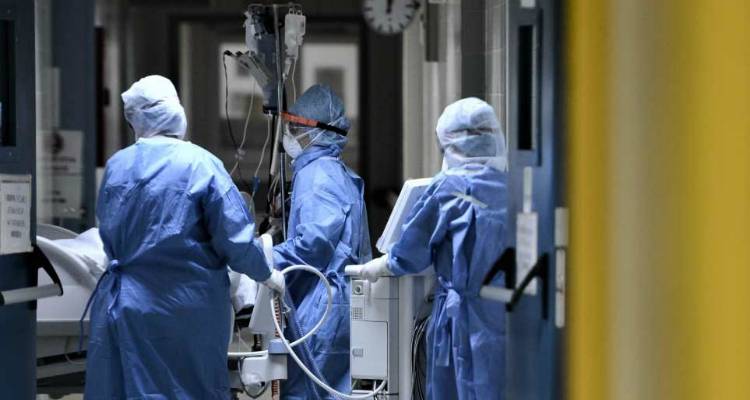 &Kappa;&omicron;&rho;&omega;&nu;&omicron;ϊό&sigmaf;: &Sigma;&tau;&alpha; 306 &tau;&alpha; &nu;έ&alpha; &kappa;&rho;&omicron;ύ&sigma;&mu;&alpha;&tau;&alpha;, &tau;&alpha; 165 &sigma;&tau;&eta;&nu; &Alpha;&tau;&tau;&iota;&kappa;ή | 100 &delta;&iota;&alpha;&sigma;&omega;&lambda;&eta;&nu;&omega;&mu;έ&nu;&omicron;&iota;