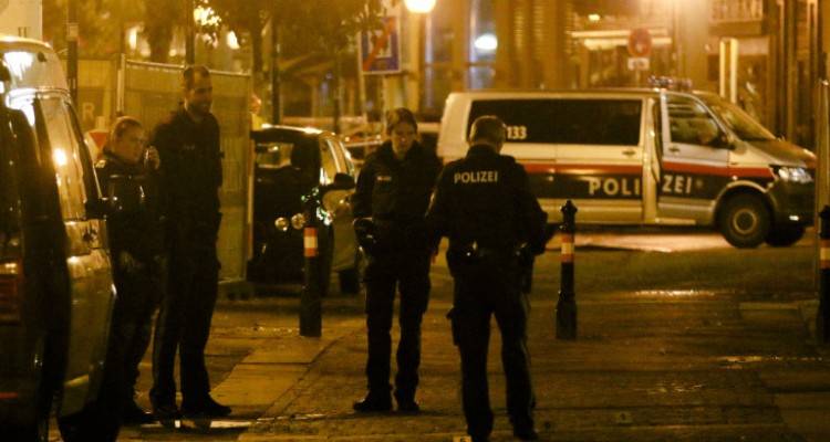 Επίθεση στη Βιέννη: «Ισλαμιστής τρομοκράτης» ο δράστης που σκοτώθηκε | 4 οι νεκροί