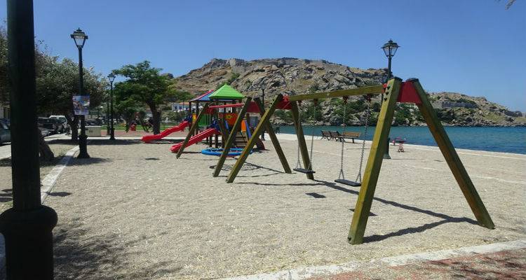 &Sigma;&tau;&omicron; &laquo;&Phi;&iota;&lambda;ό&Delta;&eta;&mu;&omicron;&sigmaf; &Iota;&Iota;&raquo; &Lambda;ή&mu;&nu;&omicron;&sigmaf; &kappa;&alpha;&iota; &Psi;&alpha;&rho;ά &gamma;&iota;&alpha; &sigma;&upsilon;&nu;&tau;ή&rho;&eta;&sigma;&eta; &sigma;&chi;&omicron;&lambda;&iota;&kappa;ώ&nu; &kappa;&tau;&iota;&rho;ί&omega;&nu; &kappa;&alpha;&iota; &alpha;&nu;&alpha;&beta;ά&theta;&mu;&iota;&sigma;&eta; &pi;&alpha;&iota;&delta;&iota;&kappa;ή&sigmaf; &chi;&alpha;&rho;ά&sigmaf;