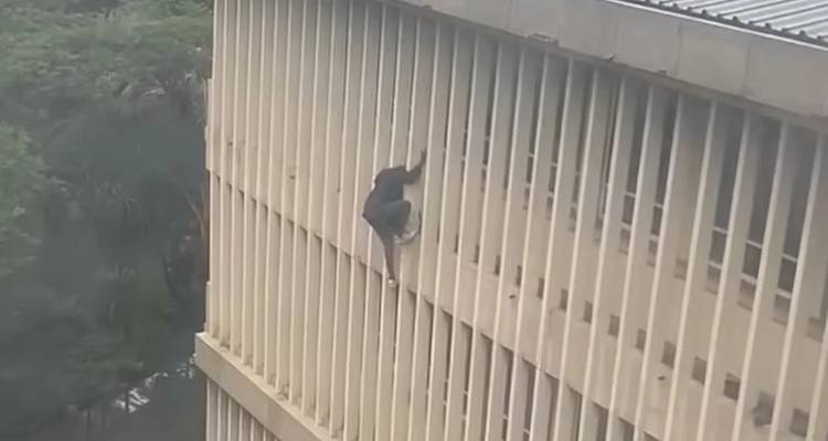 Viral &eta; &alpha;&pi;ό&delta;&rho;&alpha;&sigma;&eta; &delta;&iota;&alpha;&rho;&rho;ή&kappa;&tau;&eta; &alpha;&pi;ό &delta;&iota;&kappa;&alpha;&sigma;&tau;ή&rho;&iota;&omicron; -&Beta;&gamma;ή&kappa;&epsilon; &alpha;&pi;ό &tau;&omicron; &pi;&alpha;&rho;ά&theta;&upsilon;&rho;&omicron; &tau;&omicron;&upsilon; 3&omicron;&upsilon; &omicron;&rho;ό&phi;&omicron;&upsilon; [&beta;ί&nu;&tau;&epsilon;&omicron;]
