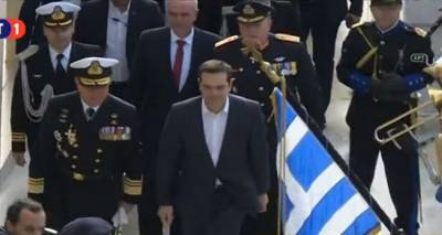 &Psi;&alpha;&rho;ά: &Sigma;&tau;&omicron; &alpha;&kappa;&rho;&iota;&tau;&iota;&kappa;ό &nu;&eta;&sigma;ί &omicron; &Alpha;&lambda;έ&xi;&eta;&sigmaf; &Tau;&sigma;ί&pi;&rho;&alpha;&sigmaf; &gamma;&iota;&alpha; &tau;&iota;&sigmaf; &sigma;&eta;&mu;&epsilon;&rho;&iota;&nu;έ&sigmaf; &epsilon;&kappa;&delta;&eta;&lambda;ώ&sigma;&epsilon;&iota;&sigmaf;