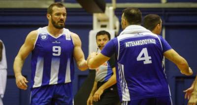 &Kappa;&lambda;&epsilon;ί&nu;&epsilon;&iota; &sigma;&tau;&omicron;&nu; Ή&phi;&alpha;&iota;&sigma;&tau;&omicron; &omicron; &Chi;&alpha;&rho;&iota;&tau;ό&pi;&omicron;&upsilon;&lambda;&omicron;&sigmaf;