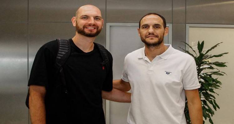 &Mu;&omicron;&lambda;&nu;&tau;&omicron;&beta;&epsilon;ά&nu;&omicron;&upsilon;: &laquo;&Alpha;&nu;&upsilon;&pi;&omicron;&mu;&omicron;&nu;ώ &gamma;&iota;&alpha; &tau;&eta;&nu; &alpha;&tau;&mu;ό&sigma;&phi;&alpha;&iota;&rho;&alpha; &sigma;&tau;&eta; &Lambda;ή&mu;&nu;&omicron;&raquo; (photos)