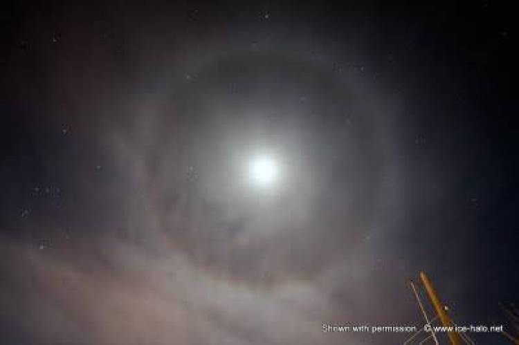 Έ&nu;&alpha; &mu;&omicron;&nu;&alpha;&delta;&iota;&kappa;ό &phi;&alpha;&iota;&nu;ό&mu;&epsilon;&nu;&omicron; &sigma;ή&mu;&epsilon;&rho;&alpha; &sigma;&tau;&omicron;&nu; &omicron;&upsilon;&rho;&alpha;&nu;ό &tau;&eta;&sigmaf; &Lambda;ή&mu;&nu;&omicron;&upsilon;