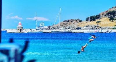 &Phi;ώ&tau;&omicron;: &Pi;ά&rho;&iota;&sigmaf; &Pi;&alpha;&pi;&alpha;&lambda;&iota;ά&sigmaf; 