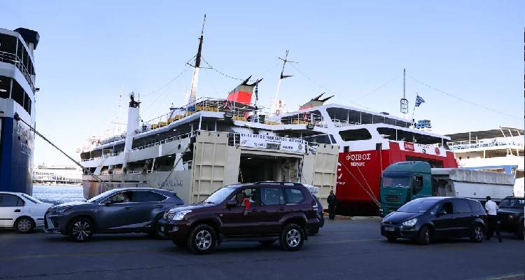 Οπου φύγει-φύγει για τα νησιά το πρώτο ελεύθερο Σαββατοκύριακο | Στο 85% η αύξηση πληρότητας των πλοίων