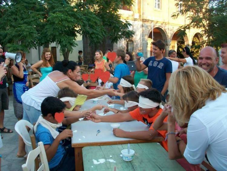 &Pi;&alpha;&iota;&chi;&nu;&iota;&delta;&omicron;&kappa;&alpha;&mu;ώ&mu;&alpha;&tau;&alpha; &sigma;&tau;&alpha; &Lambda;ύ&chi;&nu;&alpha; &kappa;&alpha;&iota; &pi;έ&rho;&alpha;&sigma;&alpha;&nu; ό&lambda;&omicron;&iota; &tau;έ&lambda;&epsilon;&iota;&alpha;!
