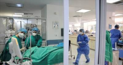 &Kappa;&alpha;&lambda;&pi;ά&zeta;&epsilon;&iota; &eta; &pi;&alpha;&nu;&delta;&eta;&mu;ί&alpha;: 25% &alpha;ύ&xi;&eta;&sigma;&eta; &nu;&omicron;&sigma;&eta;&lambda;&epsilon;&iota;ώ&nu; &sigma;&epsilon; 2 &epsilon;&beta;&delta;&omicron;&mu;ά&delta;&epsilon;&sigmaf; -&laquo;Lockdown&raquo; &sigma;&tau;&iota;&sigmaf; &epsilon;&pi;&iota;&sigma;&kappa;έ&psi;&epsilon;&iota;&sigmaf; &sigma;&epsilon; &eta;&lambda;&iota;&kappa;&iota;&omega;&mu;έ&nu;&omicron;&upsilon;&sigmaf;
