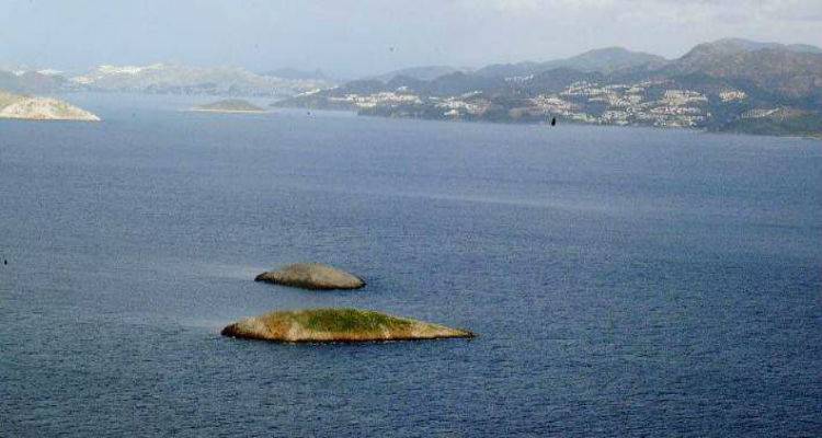 &Pi;&rho;&omicron;&kappa;&alpha;&lambda;&epsilon;ί &xi;&alpha;&nu;ά &eta; &Alpha;&gamma;&kappa;&upsilon;&rho;&alpha;: &laquo;&Tau;&alpha; &Iota;&mu;&iota;&alpha; &epsilon;ί&nu;&alpha;&iota; &tau;&omicron;&upsilon;&rho;&kappa;&iota;&kappa;ό έ&delta;&alpha;&phi;&omicron;&sigmaf;&raquo;