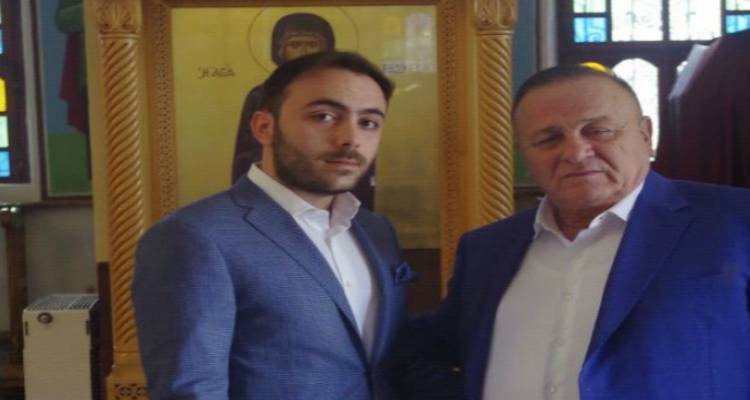 &Sigma;ή&mu;&epsilon;&rho;&alpha; &eta; &pi;&alpha;&rho;&omicron;&upsilon;&sigma;ί&alpha;&sigma;&eta; &tau;&eta;&sigmaf; &delta;&omega;&rho;&epsilon;ά&sigmaf; &tau;&omicron;&upsilon; &Iota;&delta;&rho;ύ&mu;&alpha;&tau;&omicron;&sigmaf; &Mu;&pi;&omicron;ύ&mu;&pi;&omicron;&upsilon;&rho;&alpha; &pi;&rho;&omicron;&sigmaf; &tau;&omicron;&upsilon;&sigmaf; &kappa;&alpha;&tau;&omicron;ί&kappa;&omicron;&upsilon;&sigmaf; &tau;&eta;&sigmaf; &Lambda;ή&mu;&nu;&omicron;&upsilon;